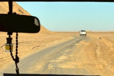 4WDでサハラ砂漠を駆け巡る