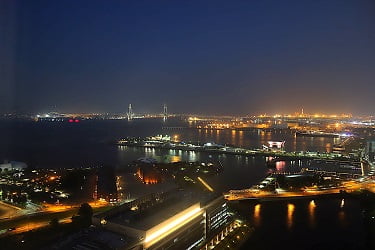 APAホテル･横浜ベイタワー高層階からのベイブリッジ眺め(夜景)