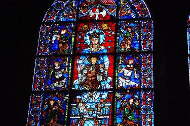 シャルトル大聖堂のステンドグラス「美しき絵ガラスの聖母｣