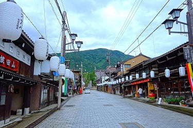井波､八日町通り