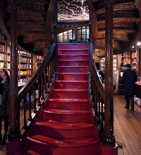 レロ書店内の｢天国への階段｣