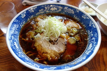 富山ブラックラーメン(めん八)
