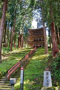 日石寺･三重塔