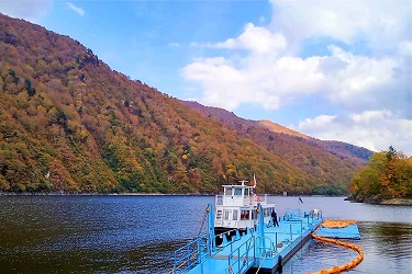 奥只見湖の紅葉遊覧船