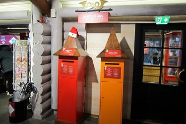 サンタクロース村郵便局にある2種類のポスト