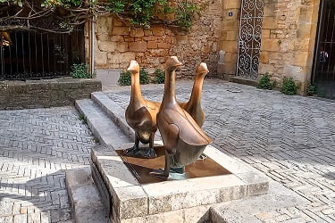 サルラのガチョウ広場(Statues des Trois Oies)
