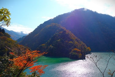旧利賀大橋の東側主塔跡