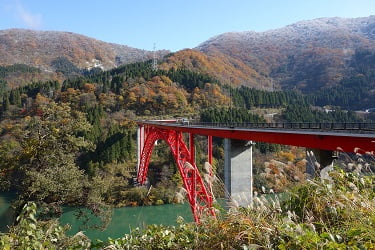 紅葉時期の利賀大橋