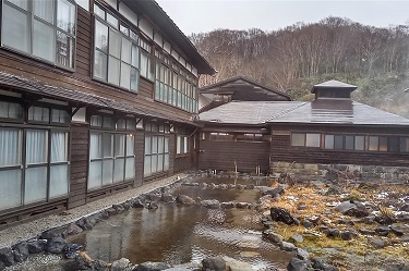 酸ヶ湯温泉旅館の建物外観