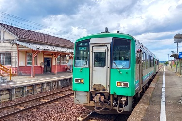JR高山本線を千里駅ホームより撮影
