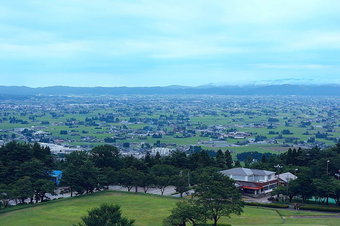 砺波平野(閑乗寺公園の散居村展望広場より)