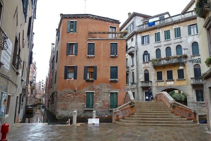 ベネチア路地の一風景