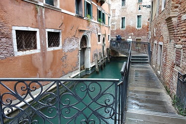 S.Angeloフェリー駅近くのユニークな構造の橋3