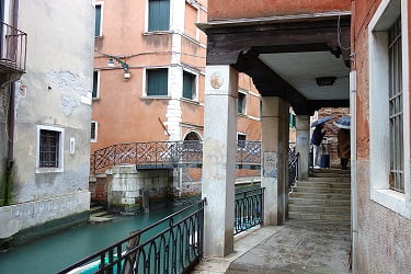 S.Angeloフェリー駅近くのユニークな構造の橋4