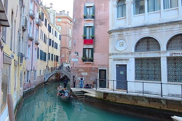 Ponte Goldoniから望む運河＆橋のユニークな景色(ベネチア)