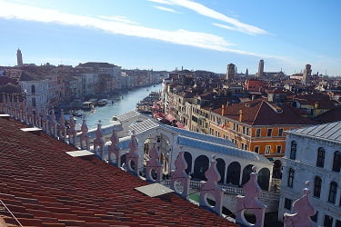 T Fondaco Rooftop Terraceからのリアルト橋＆大運河の眺め