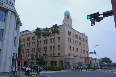 横浜税関(クイーンの塔)の外観