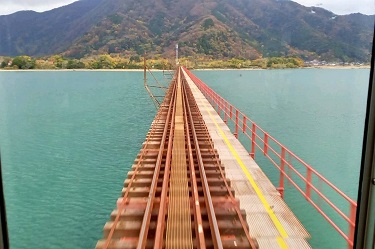 由良川橋梁を列車先頭から望む